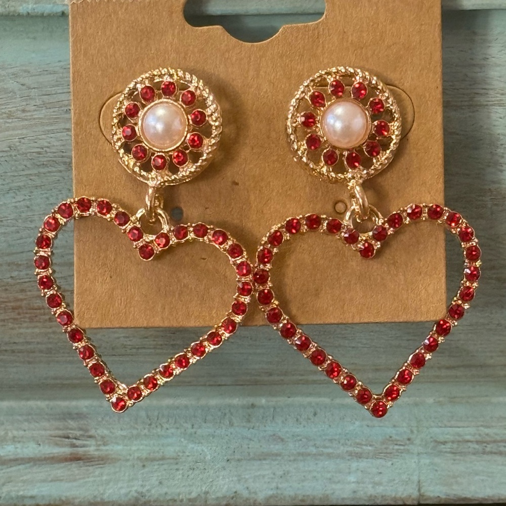 ❤️NWOT Gold and Red Heart Dangle Earrings